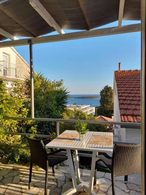 Apartments Mare 2 Hvar Town Exterior photo
