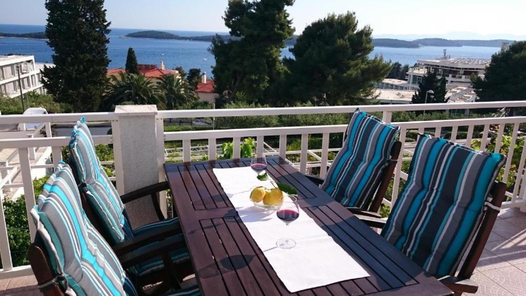 Apartments Mare 2 Hvar Town Exterior photo